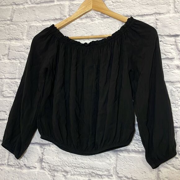 Brandy Melville Peasant Style Crop Top Made in Italy Size Unknown. - Picture 2 of 9